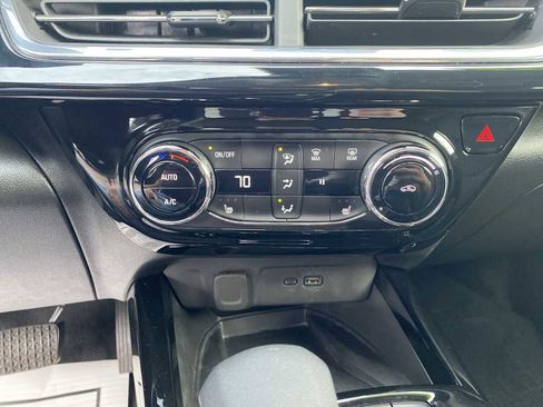 Used 2024 Chevrolet Trax ACTIV w/ Sunroof Package image 17