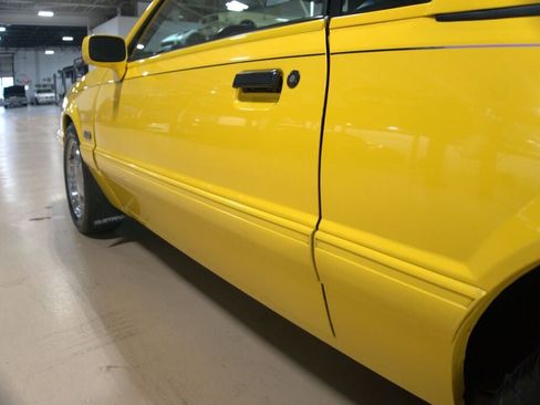 Used 1993 Ford Mustang LX image 18