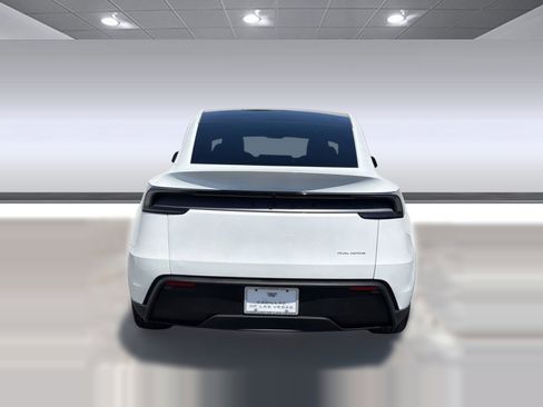 Used 2026 Tesla Model Y AWD image 9