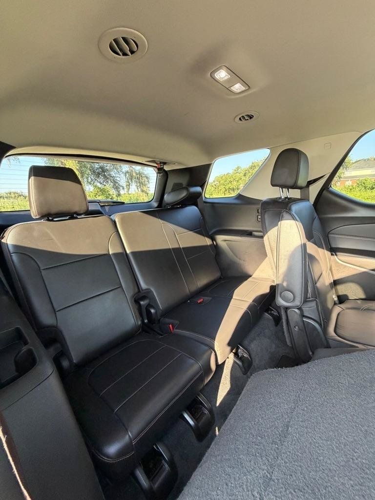 Used 2021 Chevrolet Traverse LT w/ LT Premium Package AWD/4WD image 19
