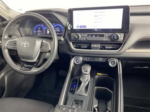 Used 2024 Toyota Grand Highlander Limited image 13