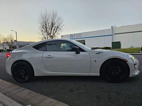 Used 2017 Toyota 86 Coupe 2D image 4