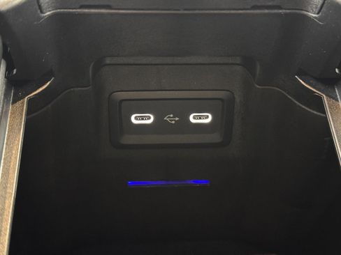 Used 2024 Mercedes-Benz GLC 300 w/ AMG Line image 32