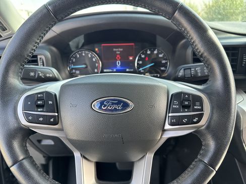 Used 2022 Ford Explorer XLT AWD/4WD image 14