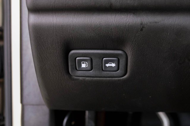 Used 2006 Cadillac XLR RWD image 34