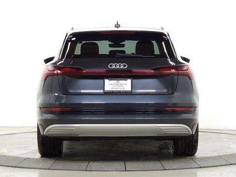 Used 2019 Audi e-tron Prestige w/ Prestige Package image 6