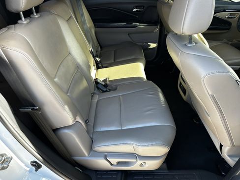 Used 2016 Honda Pilot Touring image 16