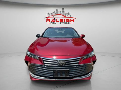 Used 2019 Toyota Avalon XLE w/ Moonroof Package image 11