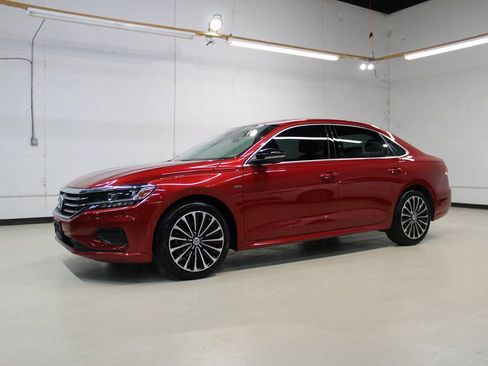 Used 2022 Volkswagen Passat 2.0T image 5