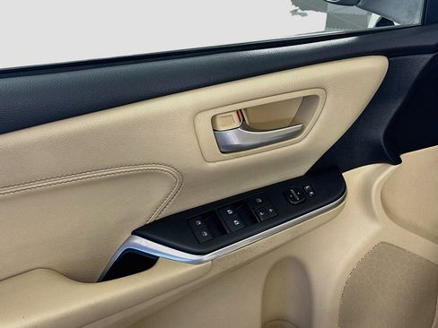 Used 2017 Toyota Camry XLE w/ Moonroof Package FWD image 15