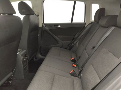 Used 2017 Volkswagen Tiguan Limited w/ Premium Package image 18