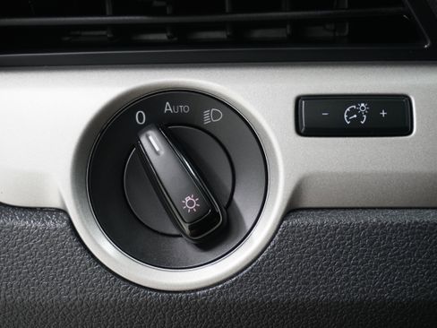 Used 2022 Volkswagen Passat 2.0T SE image 22