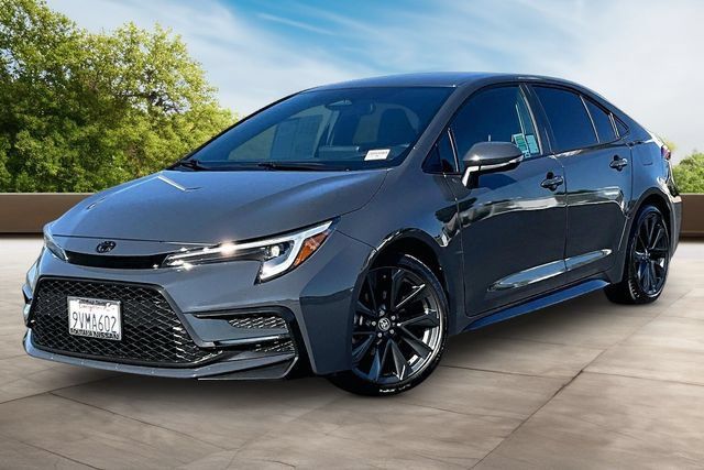 Used 2025 Toyota Corolla SE FWD image 3