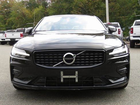 Used 2022 Volvo S60 B5 Momentum w/ Premium Package image 3