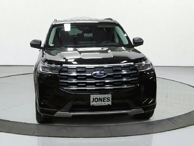Used 2025 Ford Explorer Active AWD/4WD image 3