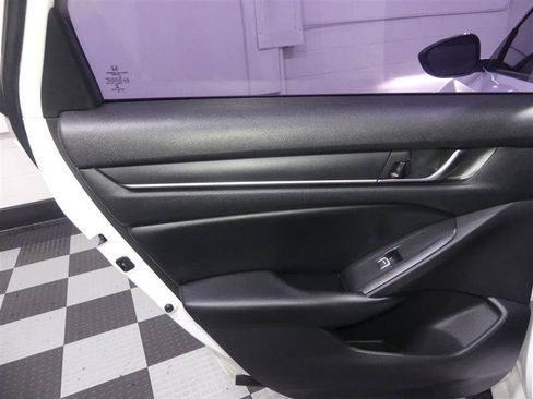 Used 2018 Honda Accord Sport image 24