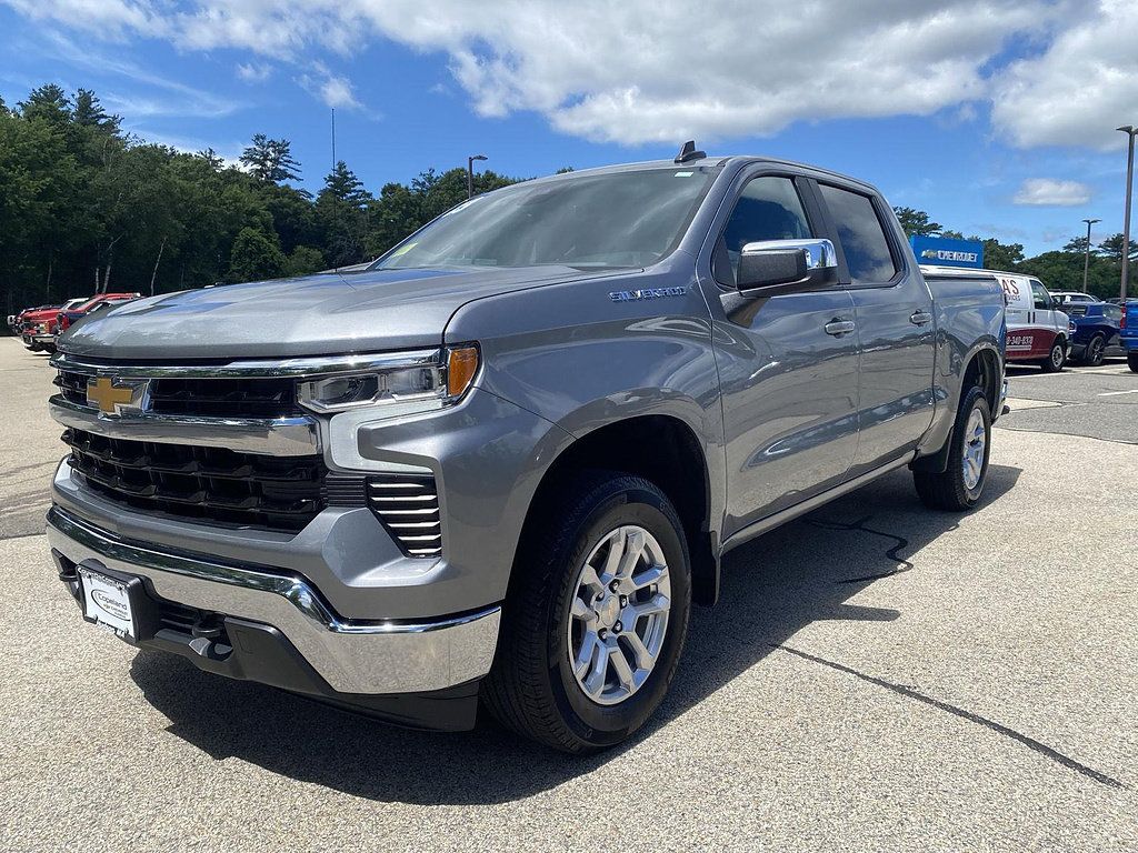 Used 2023 Chevrolet Silverado 1500 LT AWD/4WD image 2