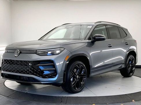 New 2026 Volkswagen Tiguan SE R-Line image 2