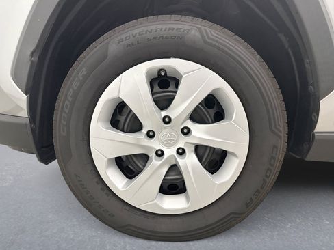 Used 2019 Toyota RAV4 LE AWD/4WD image 22