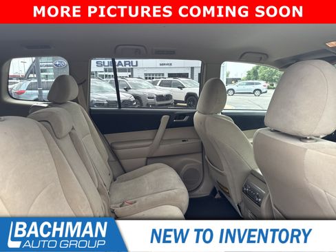 Used 2012 Toyota Highlander FWD w/ Tech Pkg image 7