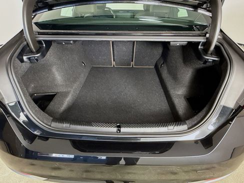 Used 2025 BMW 530i w/ Premium Package image 28