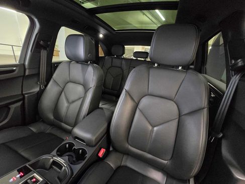 Used 2025 Porsche Macan AWD/4WD image 21