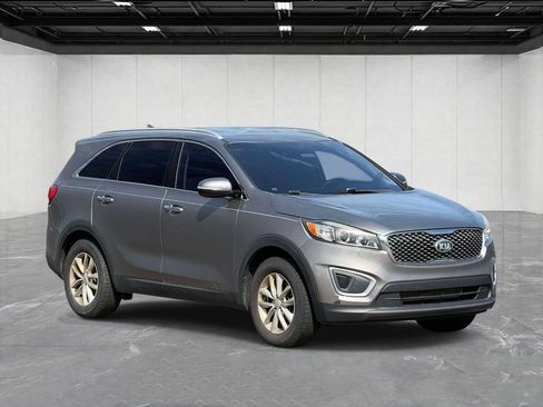 Used 2018 Kia Sorento FWD image 3
