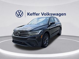 Used 2023 Volkswagen Tiguan SE w/ Panoramic Sunroof Package FWD video 1