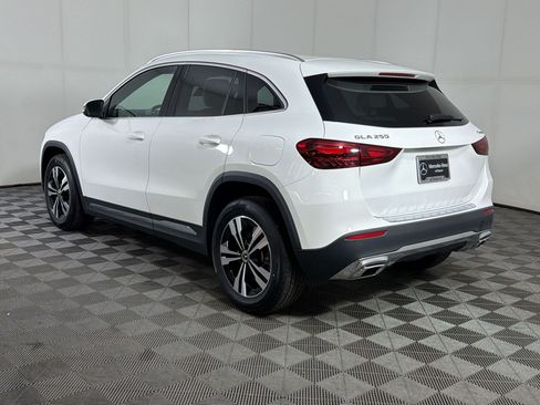 Used 2026 Mercedes-Benz GLA 250 4MATIC image 3