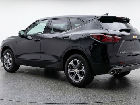 Used 2025 Chevrolet Blazer LT FWD image 6