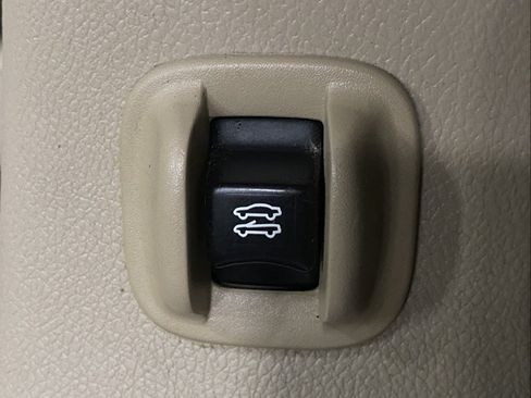 Used 2013 Chrysler 200 Limited FWD image 39