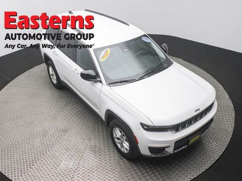 Used 2023 Jeep Grand Cherokee L Laredo image 3