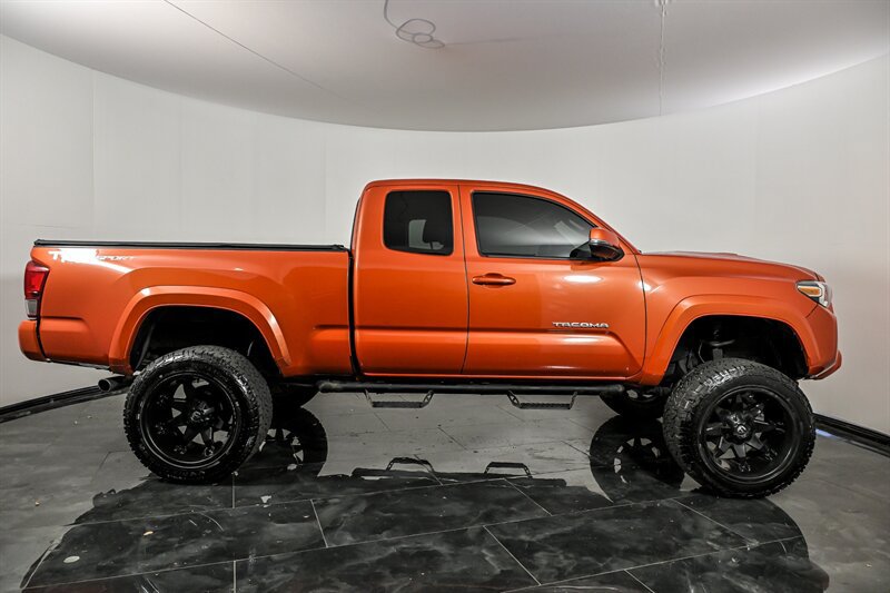 Used 2016 Toyota Tacoma TRD Sport w/ Towing Package RWD image 9