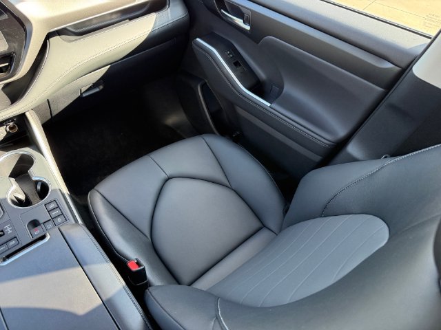 Used 2026 Toyota Highlander XLE AWD/4WD image 22