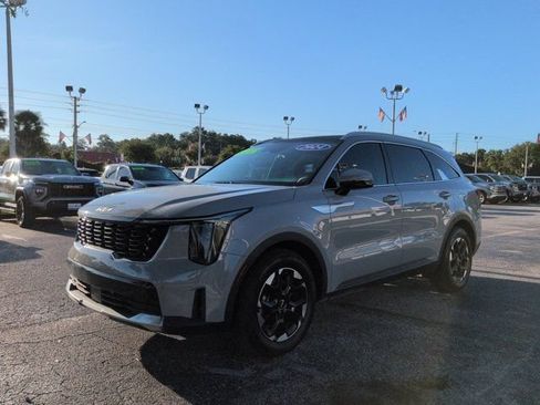 Used 2024 Kia Sorento S w/ Panoramic Sunroof Package FWD image 8