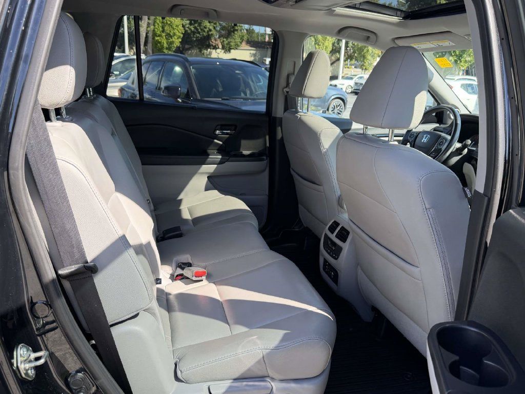 Used 2017 Honda Pilot Touring image 13