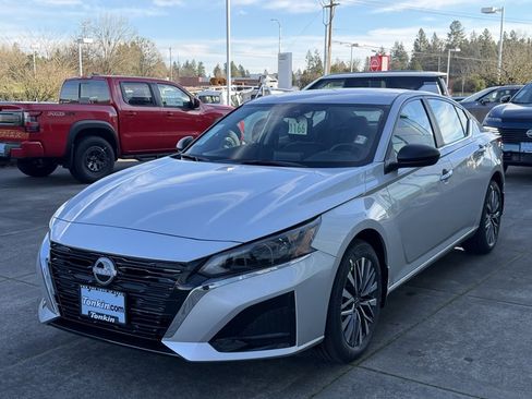 New 2025 Nissan Altima 2.5 SV image 4