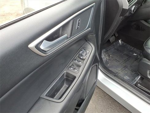 Used 2024 Ford Edge SEL image 11