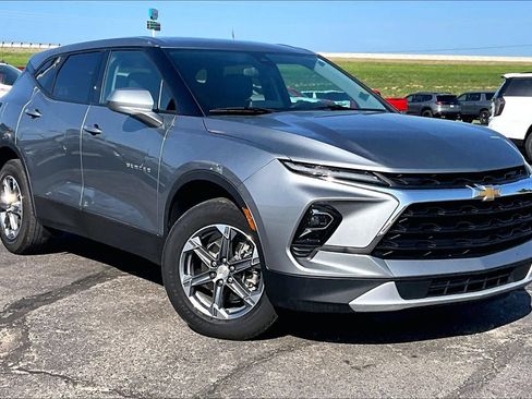 Used 2025 Chevrolet Blazer LT AWD/4WD image 11