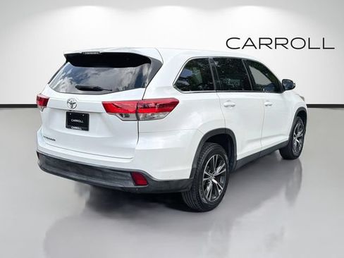 Used 2019 Toyota Highlander LE FWD image 3