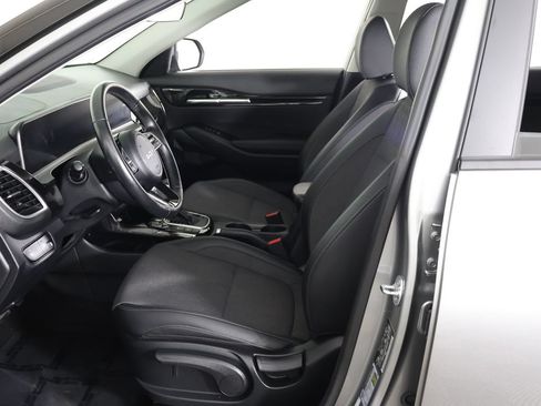 Used 2025 Kia Seltos S AWD/4WD image 30