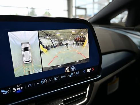 New 2026 Chevrolet Equinox EV LT w/ Convenience Package II image 16