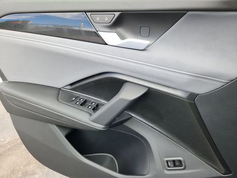 New 2026 Volkswagen Tiguan SE image 7