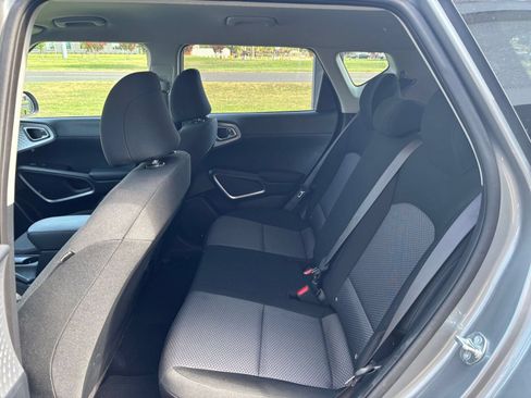 Used 2025 Kia Soul LX w/ LX Technology Package FWD image 23