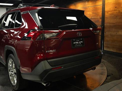 Used 2021 Toyota RAV4 XLE Premium w/ Carpet Mat Package (TMS) FWD image 6