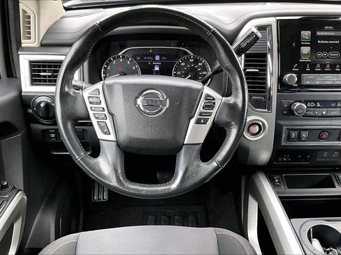 Used 2021 Nissan Titan SV w/ SV Convenience Package image 5
