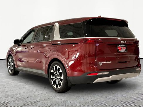 Used 2022 Kia Carnival EX FWD image 4