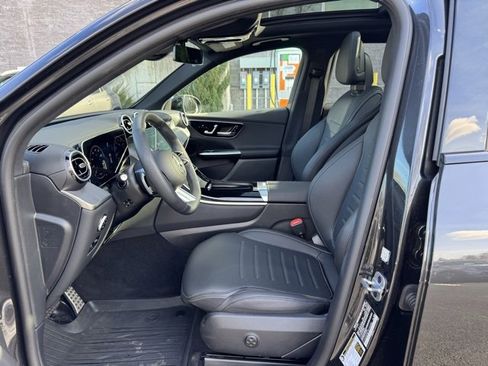 Used 2025 Mercedes-Benz GLC 300 4MATIC image 12