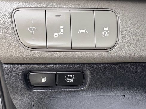 Used 2017 Kia Niro Touring w/ Advanced Technology Package image 24