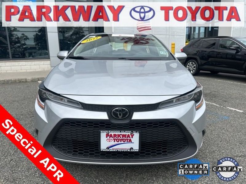 Certified 2022 Toyota Corolla LE image 1